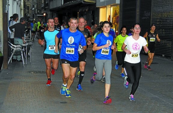 La hija de Manuel participando en la carrera. 