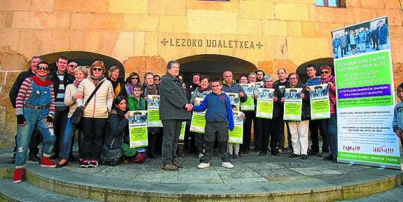 Plataformak buruturiko sinadura bilketa. 