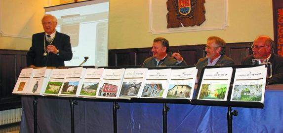 Azkune, Zestoako historia lan bilduma aurkeztu zuen unean. 