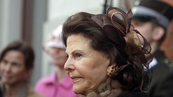 La reina Silvia de Suecia revela que en su palacio hay «pequeños fantasmas»