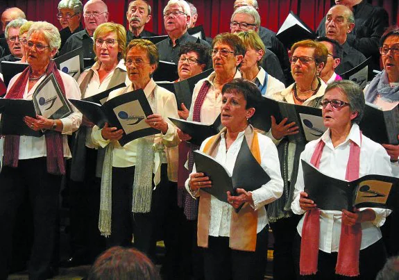 El coro Goiz Eguzki en el concierto de la tarde de ayer.