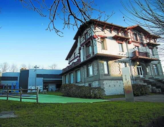 Traslado. El edificio Ducourau y su anexo, donde se instalará Bidasoa activo. 