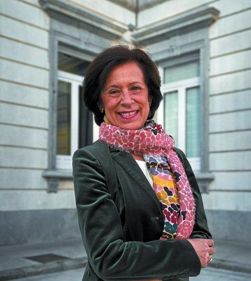 La magistrada del Tribunal Supremo Rosa Virolés ante la sede del alto tribunal en Madrid.