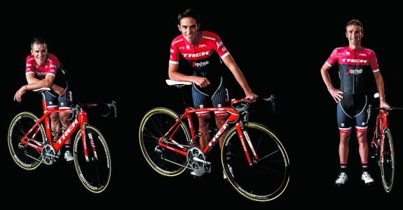 Markel Irizar, Alberto Contador y Haimar Zubeldia, con los nuevos colores del equipo Trek en la presente temporada.