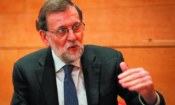 El presidente del Gobierno, durante la entrevista en el Palacio de Congresos de Granada, donde inauguró una convención del PP andaluz.