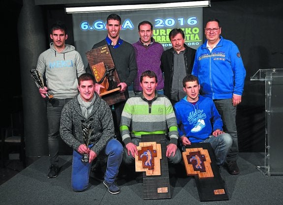 Arriba, Ion, Urriza, González, Market y Zuloaga. Abajo, Ezkurra II, Uterga y Azpiroz, en Galarreta. 