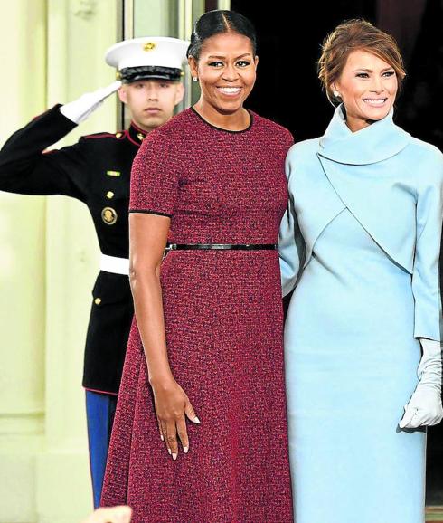 A pesar de ofrecer perfiles opuestos de lo que se espera de una primera dama, Michelle Obama y Melania Trump exhibieron en público una relación muy cordial.