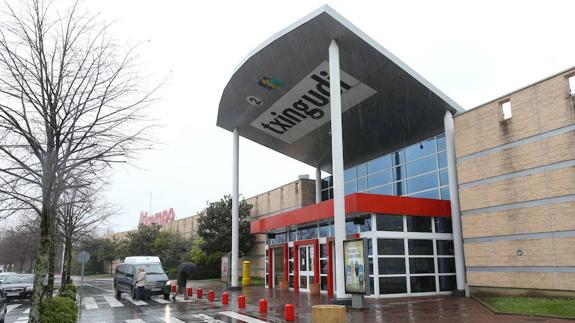 El boleto, validado en la Administración de Loterías nº 7 de Irun, en el Centro Comercial Txingudi 