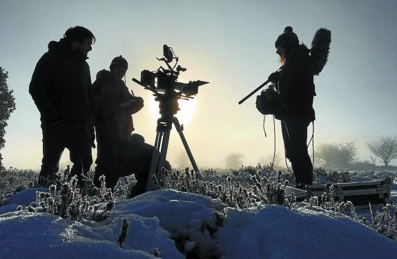 Orduña fue el escenario ayer de una «propina» del rodaje que buscaba la nieve. 