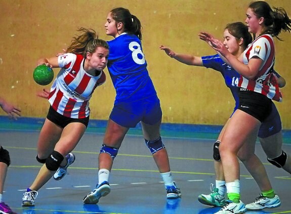 Primeras. Las elgoibartarras doblegaron a todas sus rivales. 