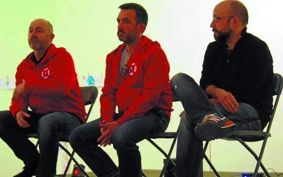 Iñigo Gutiérrez, Iñigo Mijangos y Javi Julio en la charla.