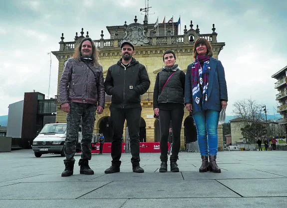 Dani Riaño, Joxan González, Irene Elizetxea y Josune Gomez presentaron ayer la iniciativa.