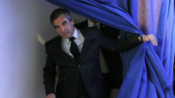 El candidato de la derecha a las presidenciales francesas, François Fillon, poco antes de la rueda de prensa del miércoles en París.