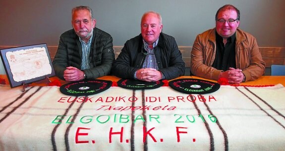 Presentación. Representantes de la Federación Vasca de Herri Kirolak y Sigma Probaleku Elkartea. 