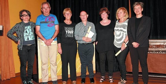 Miembros del jurado, personas galardonadas y organizadoras, en la edición del 2016.  