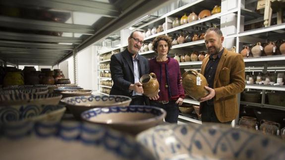 Carlos Olaetxea, Mari Jose Telleria y Denis Itxaso, en Gordailua