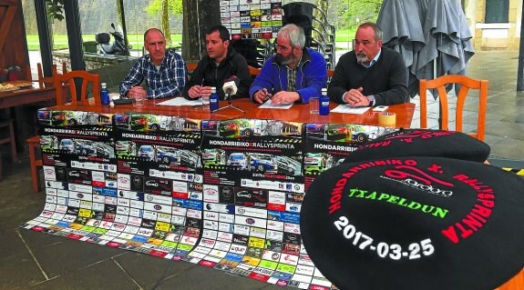 Silanes, Amiama, Cuesta y Gurrutxaga presentaron el X Rallysprint en el bar Larra. 