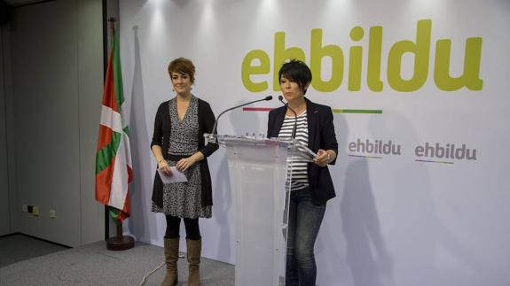 Bakartxo Ruiz y Maddalen Iriarte, en la rueda de prensa ofrecida en San Sebastián.