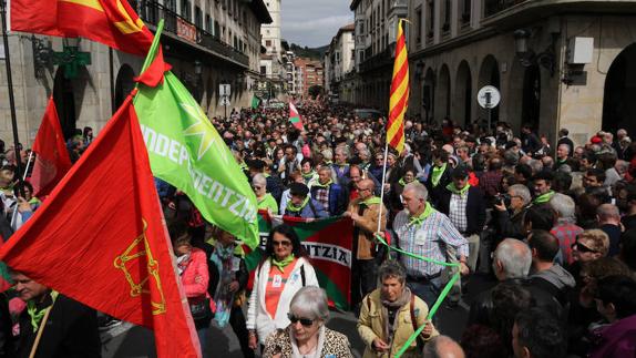 Imagen de la manifestación previa celebrada este domingo en Gernika. 