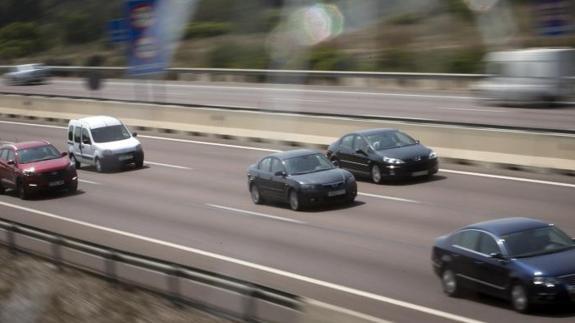 De los 30 millones de vehículos que hay en España, el 75% son turismos. 