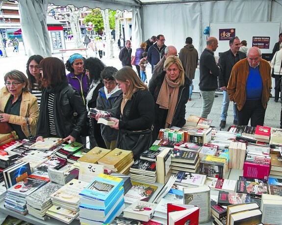 Los aficionados a la lectura tienen una cita ineludible este domingo en la Feria del Libro.