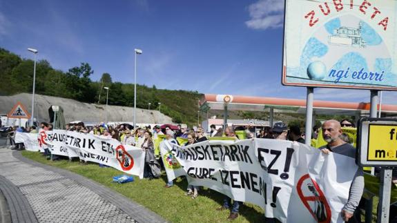 Protesta contra las obras de la incineradora de Zubieta. 