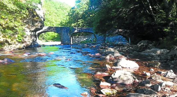 Leitzaran. El puente de Unanibia, uno de los tesoros del valle.