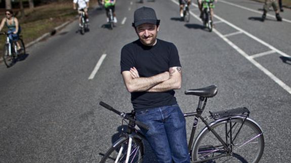Eben Weiss se dirige al mundo ciclista con la publicación del libro titulado 'Mi bici y yo'. 