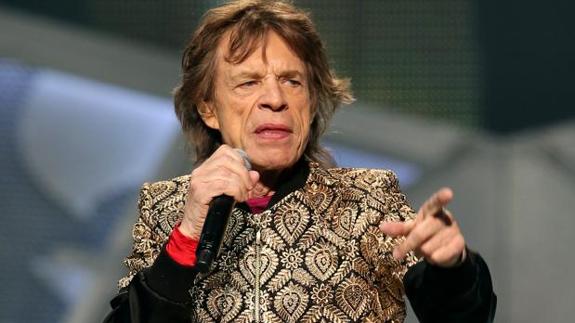 Una escritora británica asegura que Mick Jagger la sedujo con 17 años