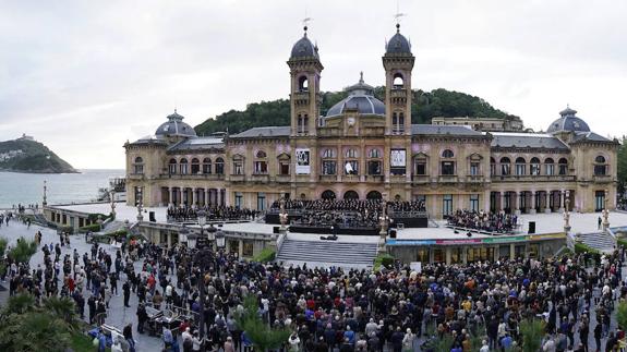 El concierto inaugural, frente al Ayuntamiento de San Sebastián.