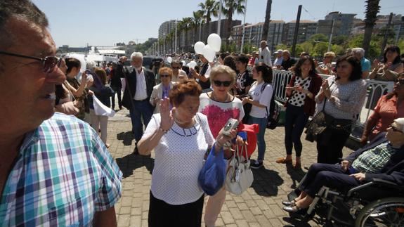 Los 'niños de la guerra' han desembarcado en el puerto de Santurtzi.