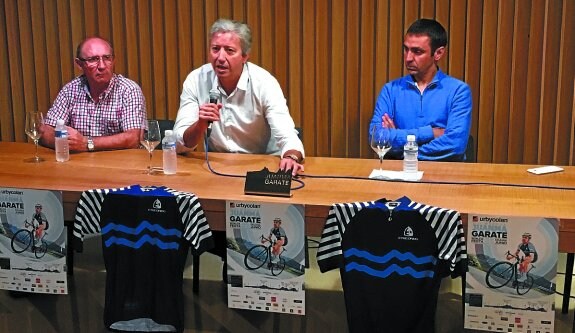 Garagarza, Alegre y Garate, en la presentación que tuvo lugar en el día de ayer. 