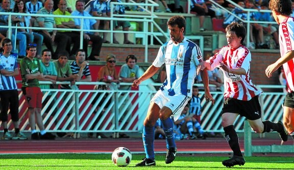 Julio de 2010. Xabi Prieto y la Real Sociedad vuelven a Mintxeta siete años después. 