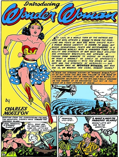 Primera aparición de Wonder Woman en 1941, con un aspecto muy alejado del actual, tal y como se puede ver arriba y a la izquierda, en la versión de 2016 del artista Jim Lee.