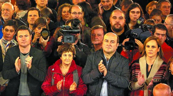 Andoni Ortuzar participó en enero de 2014 en una manifestación en Bilbao tras la prohibición de la marcha a favor de los presos. 