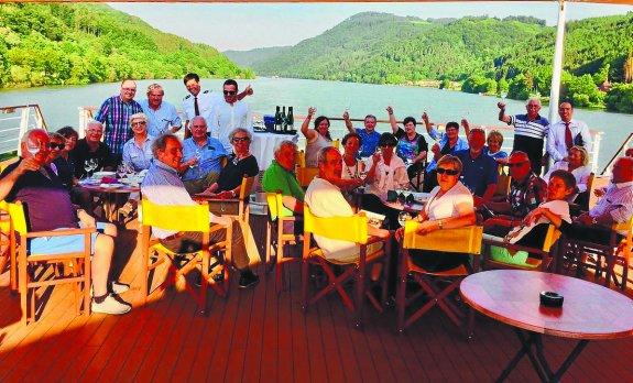El grupo que viajó desde Zarautz, disfrutando del crucero fluvial por el Danubio hace apenas una semana.