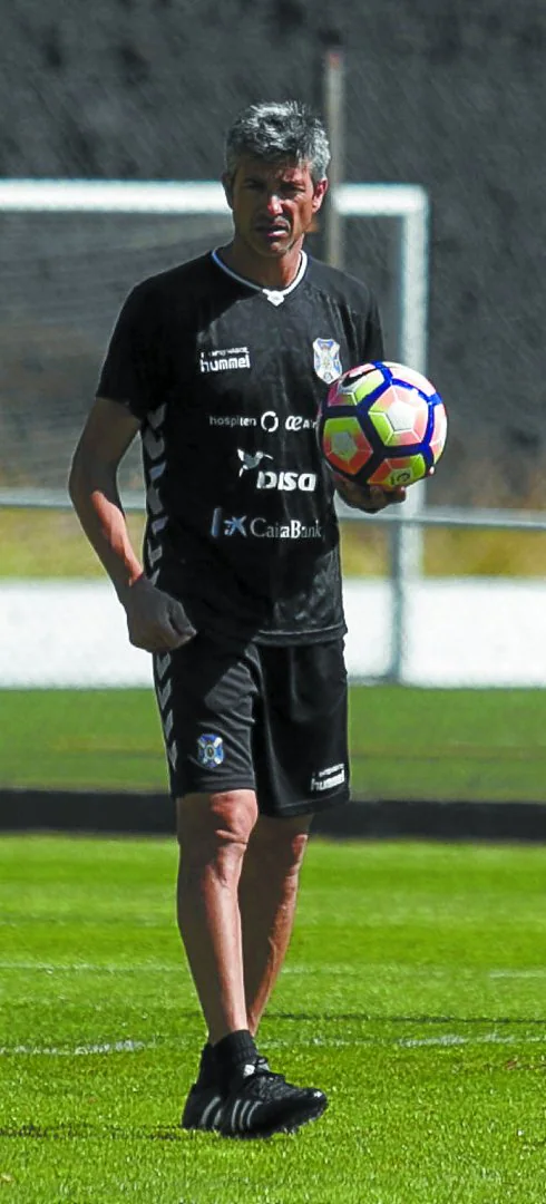 Pep Martí, en un entrenamiento con el Tenerife. 