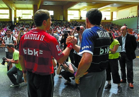Olaizola II e Irujo, en la elección de material de la final del Manomanista de 2009. 