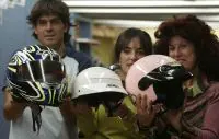 Correlación Decorar Invertir Sólo el 18% de motoristas usa el casco 'calimero' y el doble si van de  pasajeros | El Diario Vasco