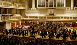 La Orquesta Sinfónica de Euskadi, dirigida por Gilbert Varga, durante el concierto que ofreció en la Konzerthaus de Berlín en 2005. [PATRICIA SEVILLA]