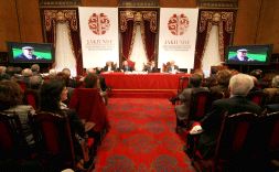 La mayoría de los académicos asistió al acto constituyente en el Salón del Trono del palacio de la Diputación. [ARIZMENDI]
