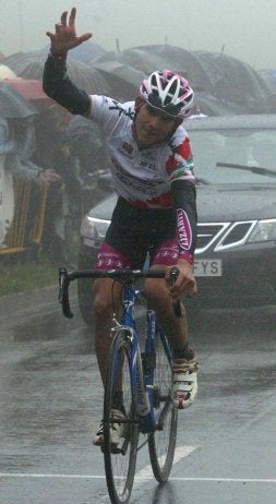 Andrei Amador, bajo la lluvia y el frío en Gorla