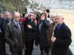 Varios dirigentes del PNV , durante un acto de apoyo a la gestora de Ondarroa, presidida por Féix Aranbarri,                                           a la derecha. [TELEPRESS]