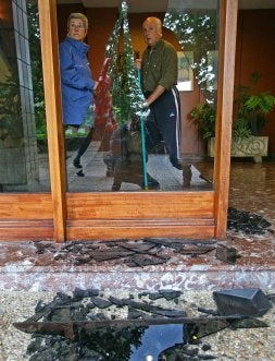 ETA hace estallar una bomba en Zarautz contra una de las empresas de la 'Y' vasca