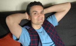 Periodista económico y padre de dos hijos, Carl Honoré analiza la educación bajo presión.