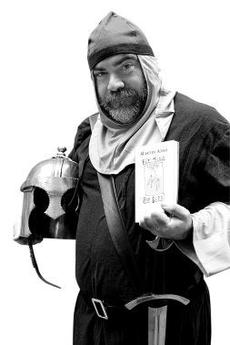 Aurrezko liburua pirata jantzita aurkeztu zuen, oraingoa Erdi Aroko zaldun. /USOZ