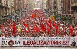 Manifestación en contra de la ilegalización de ANV en Bilbao. /RAFA RIVAS / AFP