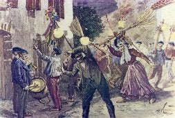 La fiesta ha pasado de coros a la luz de las velas a comparsas seguidas de imponentes carrozas. /LOBO