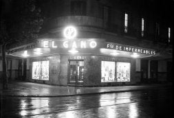 Impermeables 'El Gamo' en la Avenida esquina con Bergara.