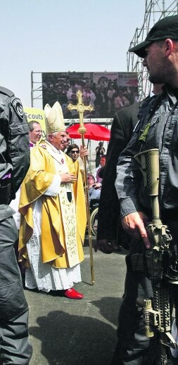 El Papa, durante su recorrido por Nazareth. /REUTERS